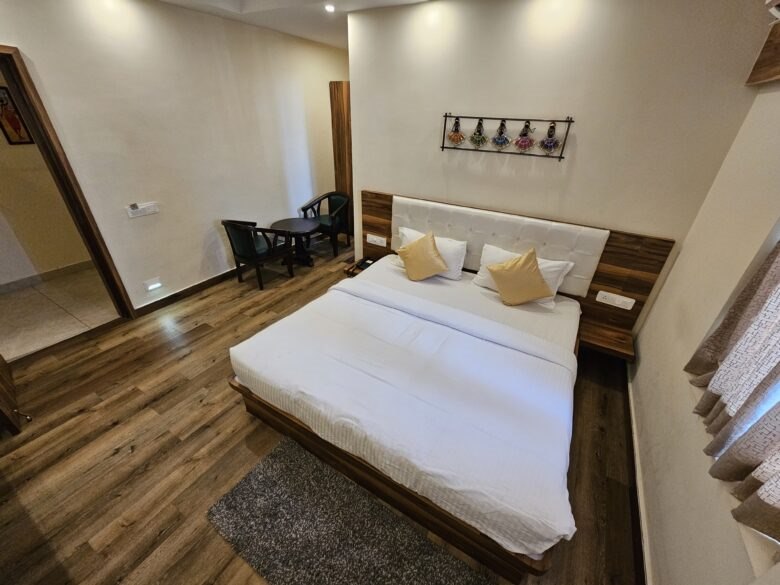 Luxury Room alternate view